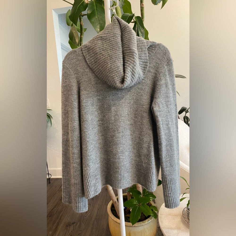 Excellent condition! Grey turtleneck sweater, Ann Taylor, size Large